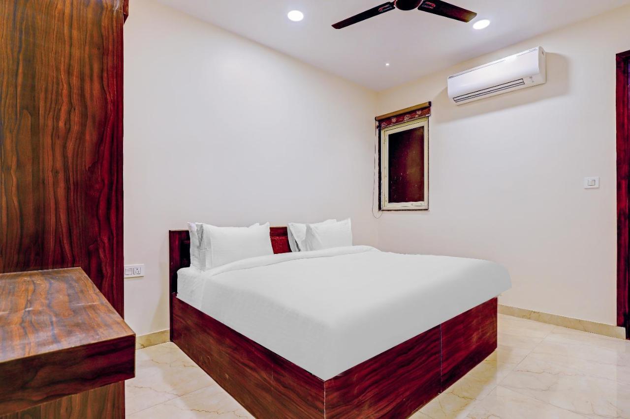 Collection O Hotel Aditya Palace Near Leisure Valley Park Γκουργκάον Εξωτερικό φωτογραφία