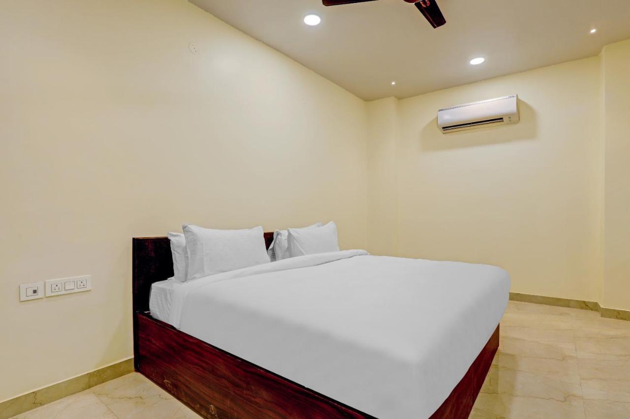 Collection O Hotel Aditya Palace Near Leisure Valley Park Γκουργκάον Εξωτερικό φωτογραφία