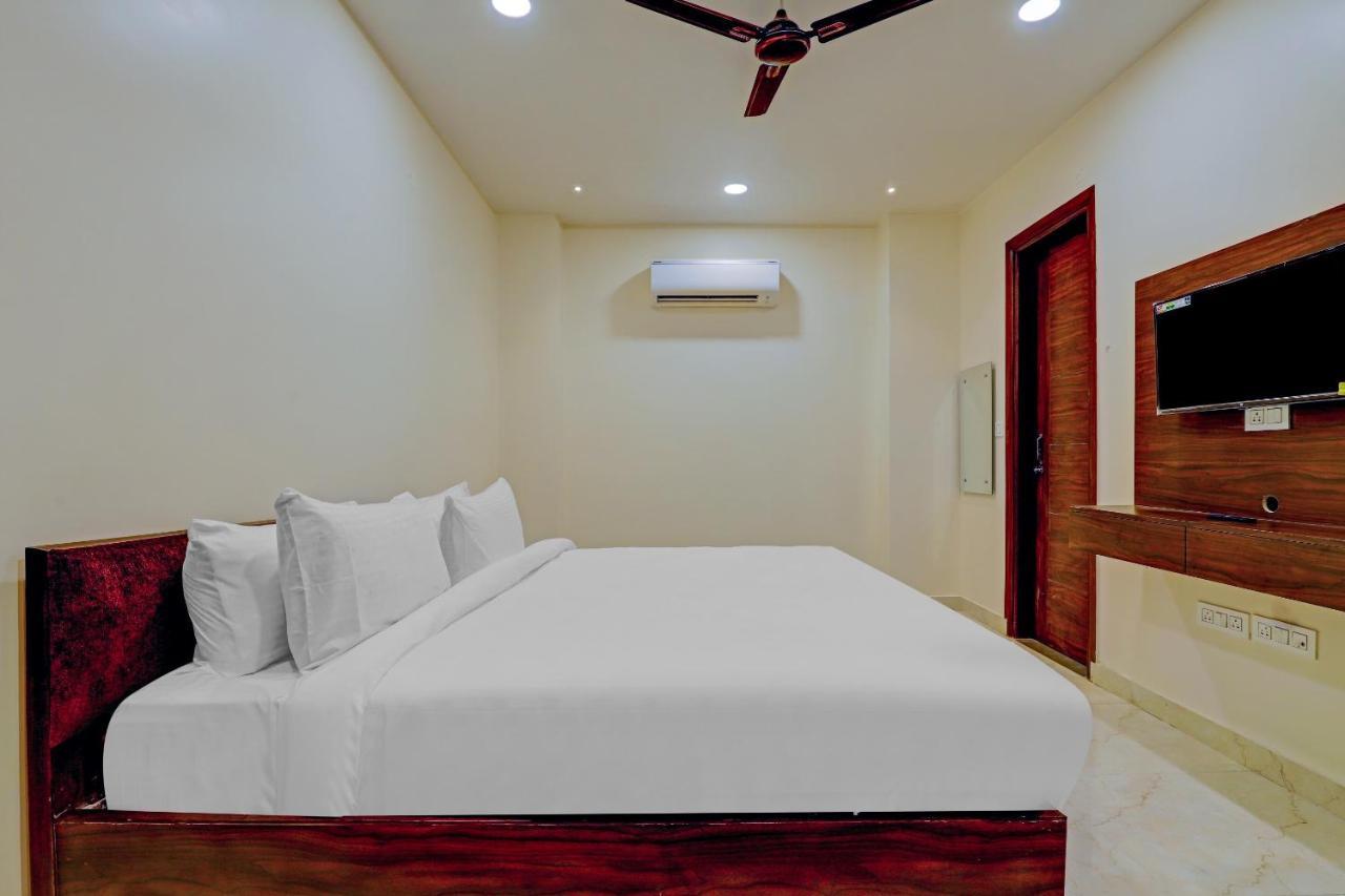 Collection O Hotel Aditya Palace Near Leisure Valley Park Γκουργκάον Εξωτερικό φωτογραφία