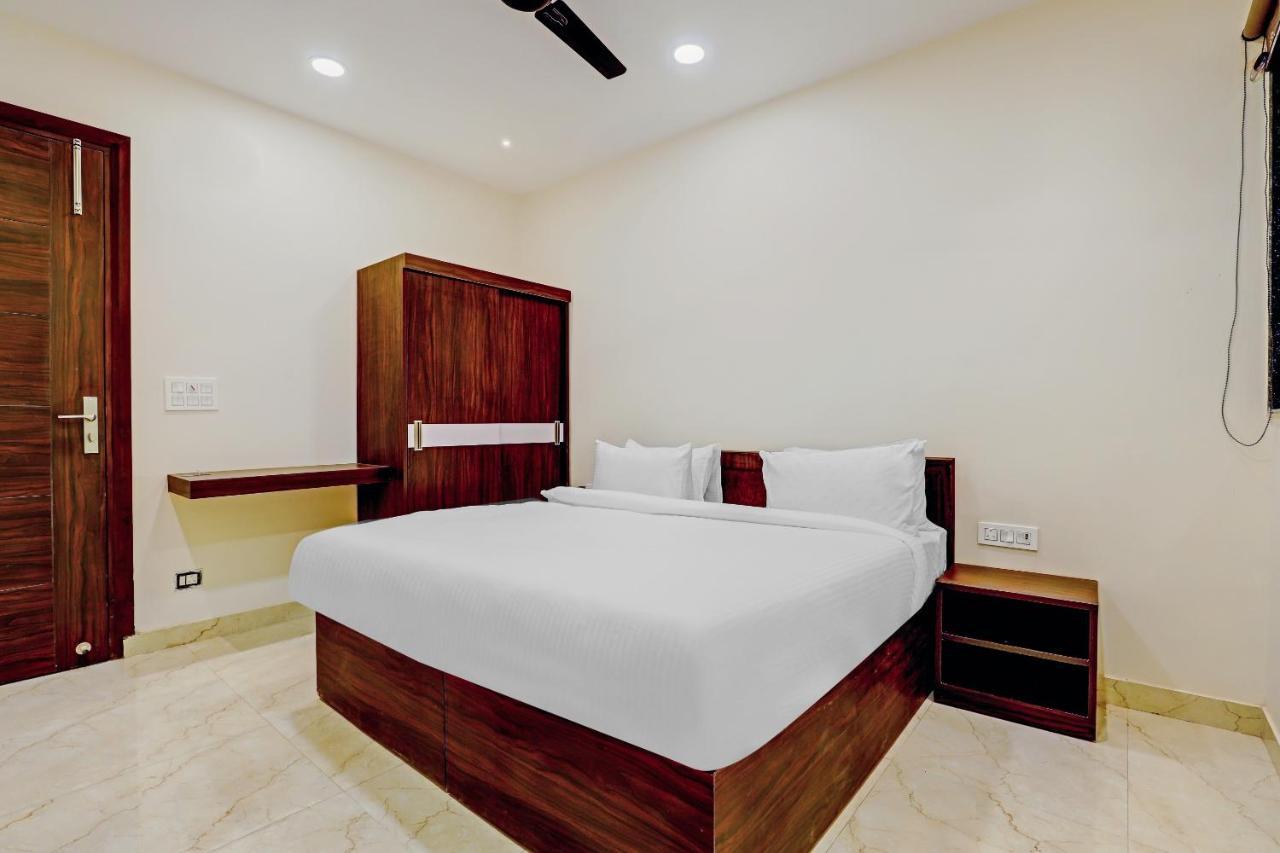 Collection O Hotel Aditya Palace Near Leisure Valley Park Γκουργκάον Εξωτερικό φωτογραφία