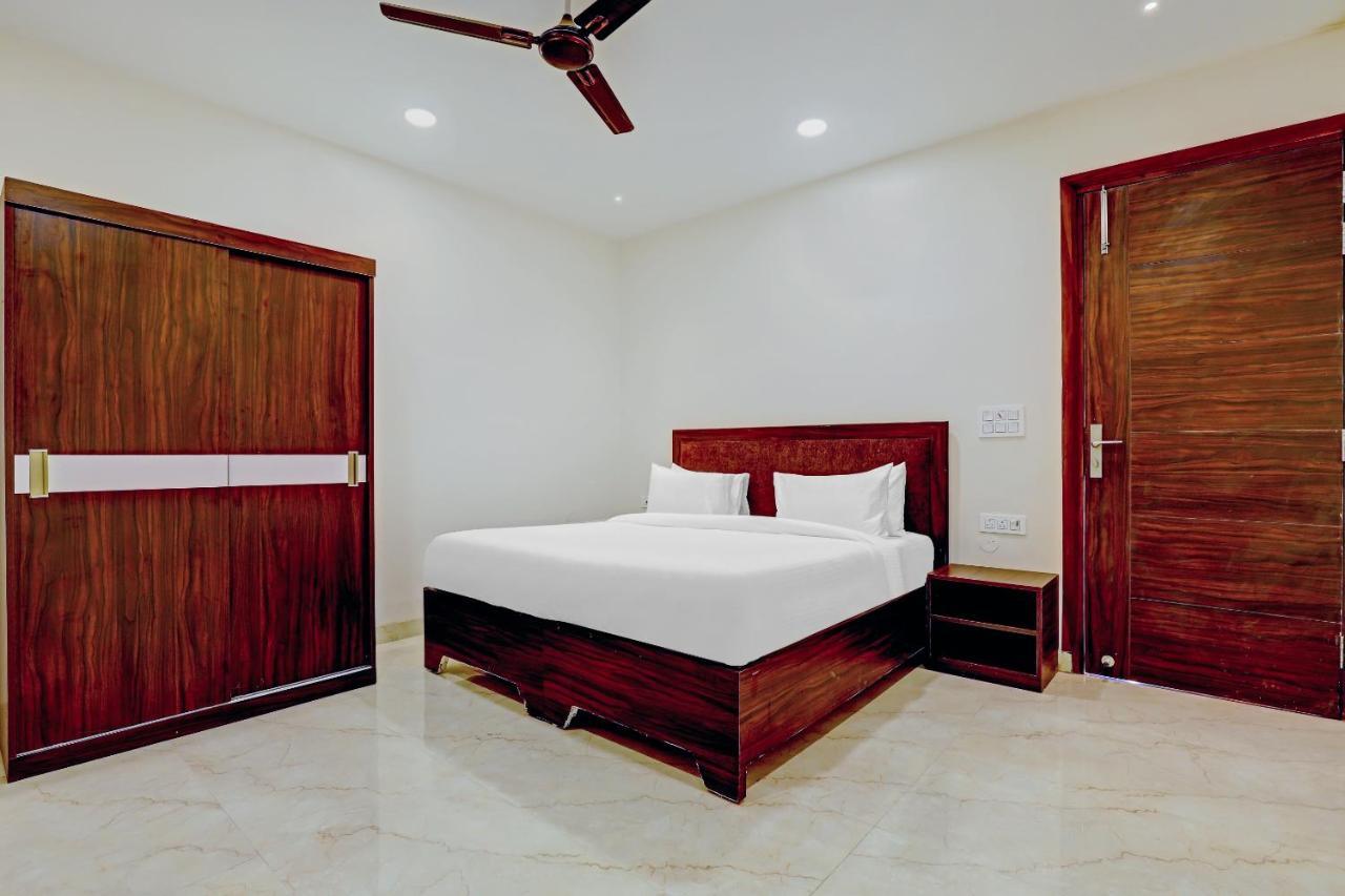 Collection O Hotel Aditya Palace Near Leisure Valley Park Γκουργκάον Εξωτερικό φωτογραφία