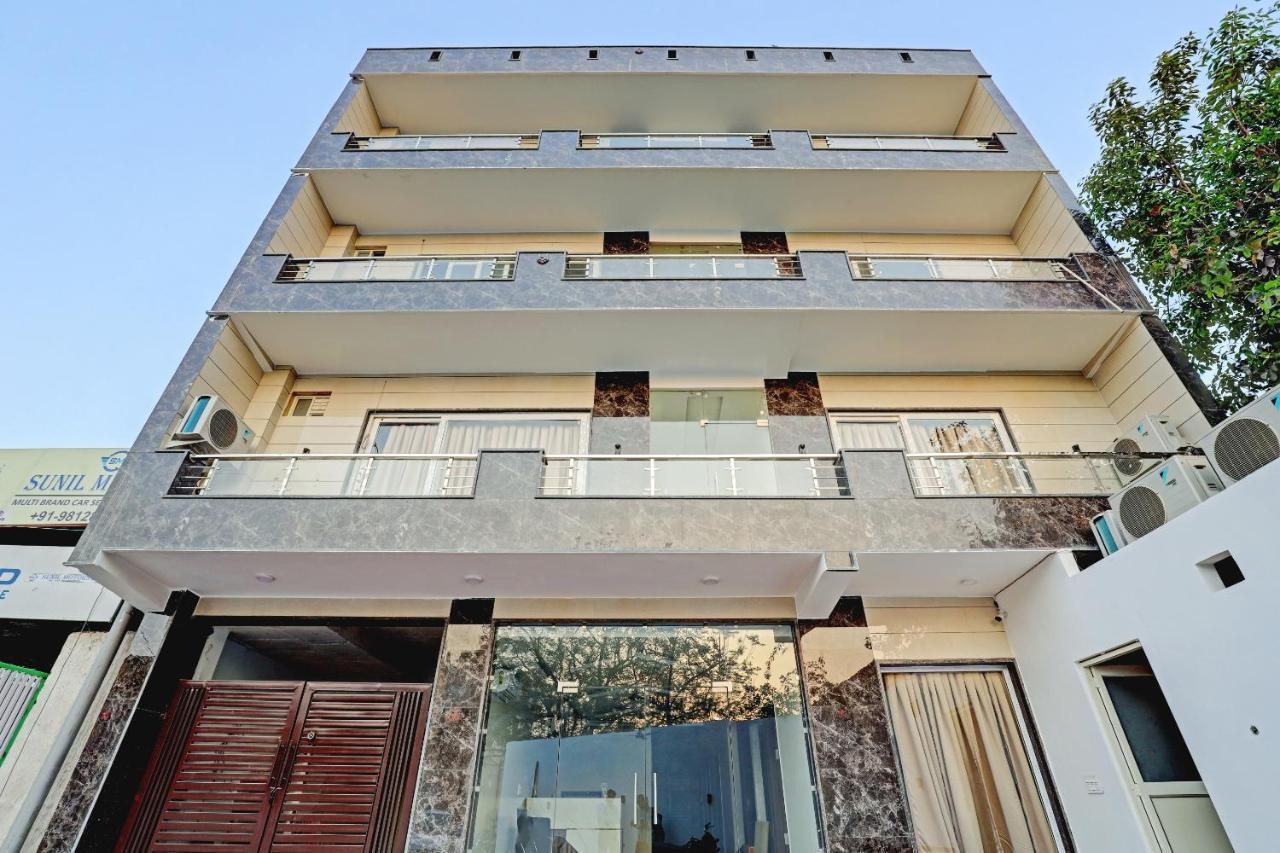 Collection O Hotel Aditya Palace Near Leisure Valley Park Γκουργκάον Εξωτερικό φωτογραφία