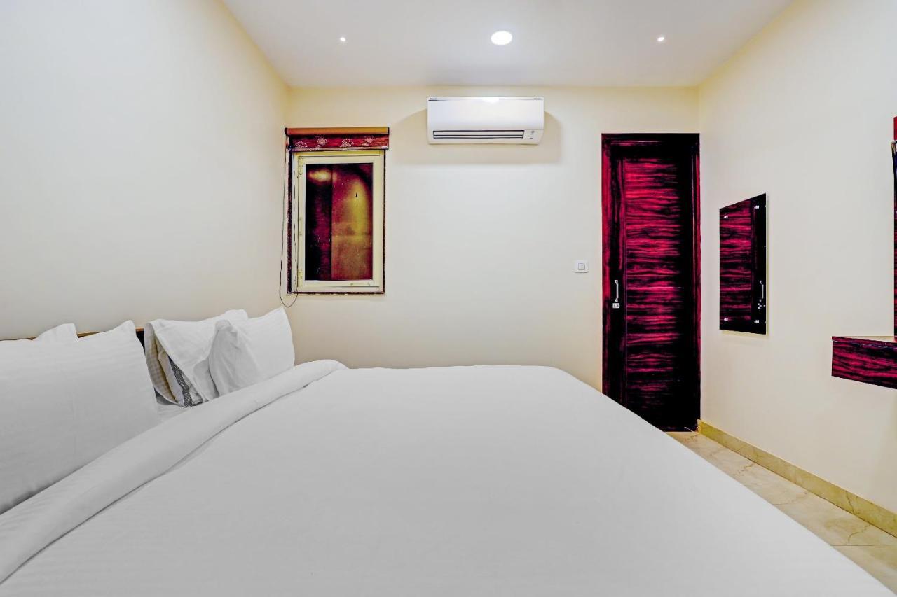 Collection O Hotel Aditya Palace Near Leisure Valley Park Γκουργκάον Εξωτερικό φωτογραφία