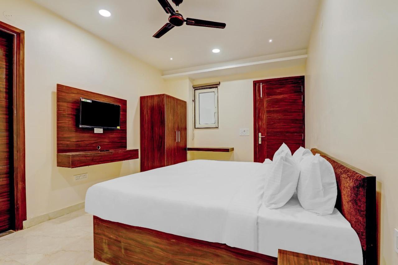 Collection O Hotel Aditya Palace Near Leisure Valley Park Γκουργκάον Εξωτερικό φωτογραφία