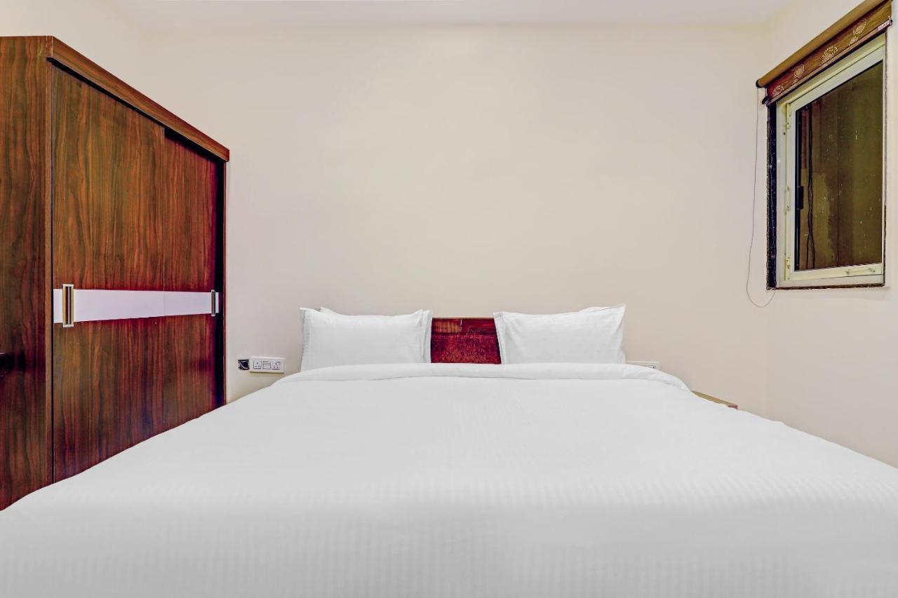 Collection O Hotel Aditya Palace Near Leisure Valley Park Γκουργκάον Εξωτερικό φωτογραφία