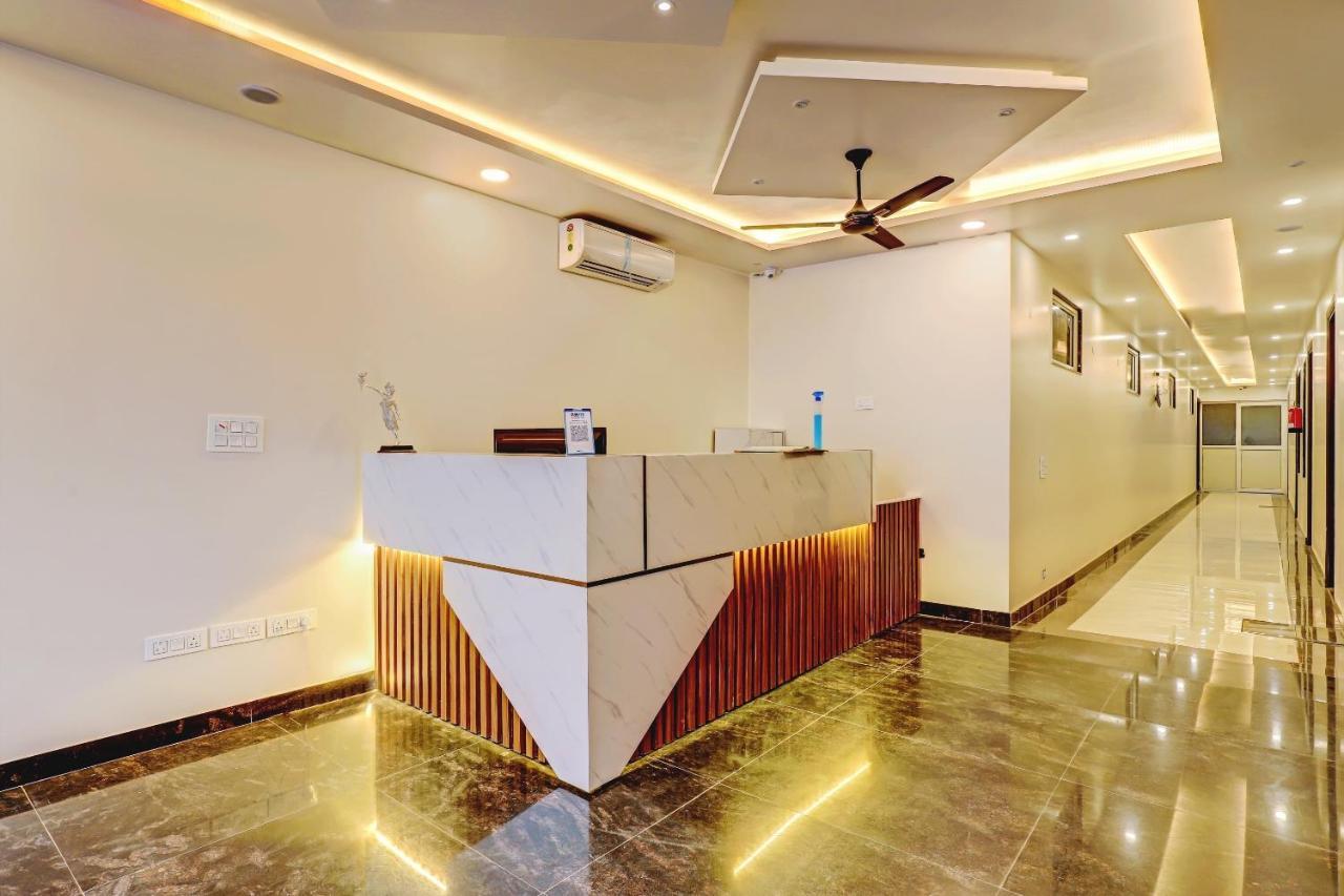 Collection O Hotel Aditya Palace Near Leisure Valley Park Γκουργκάον Εξωτερικό φωτογραφία